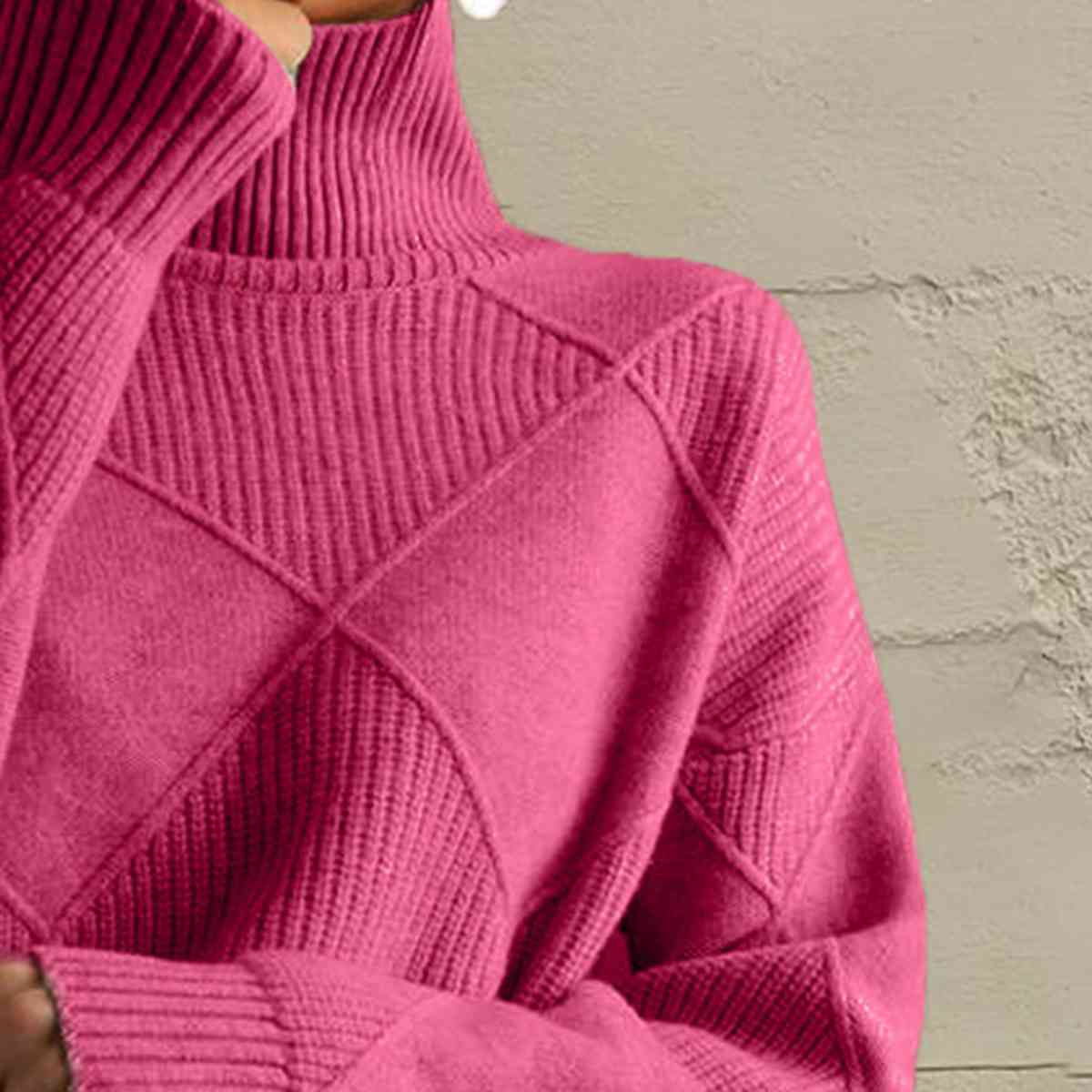 TS | Chic turtle-neck sweater in geometric knit