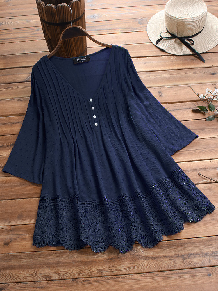 LM | Vintage-inspired and lightweight blouse