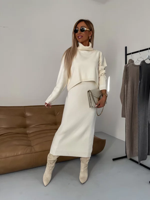 LM | Classic and elegant winter blouse