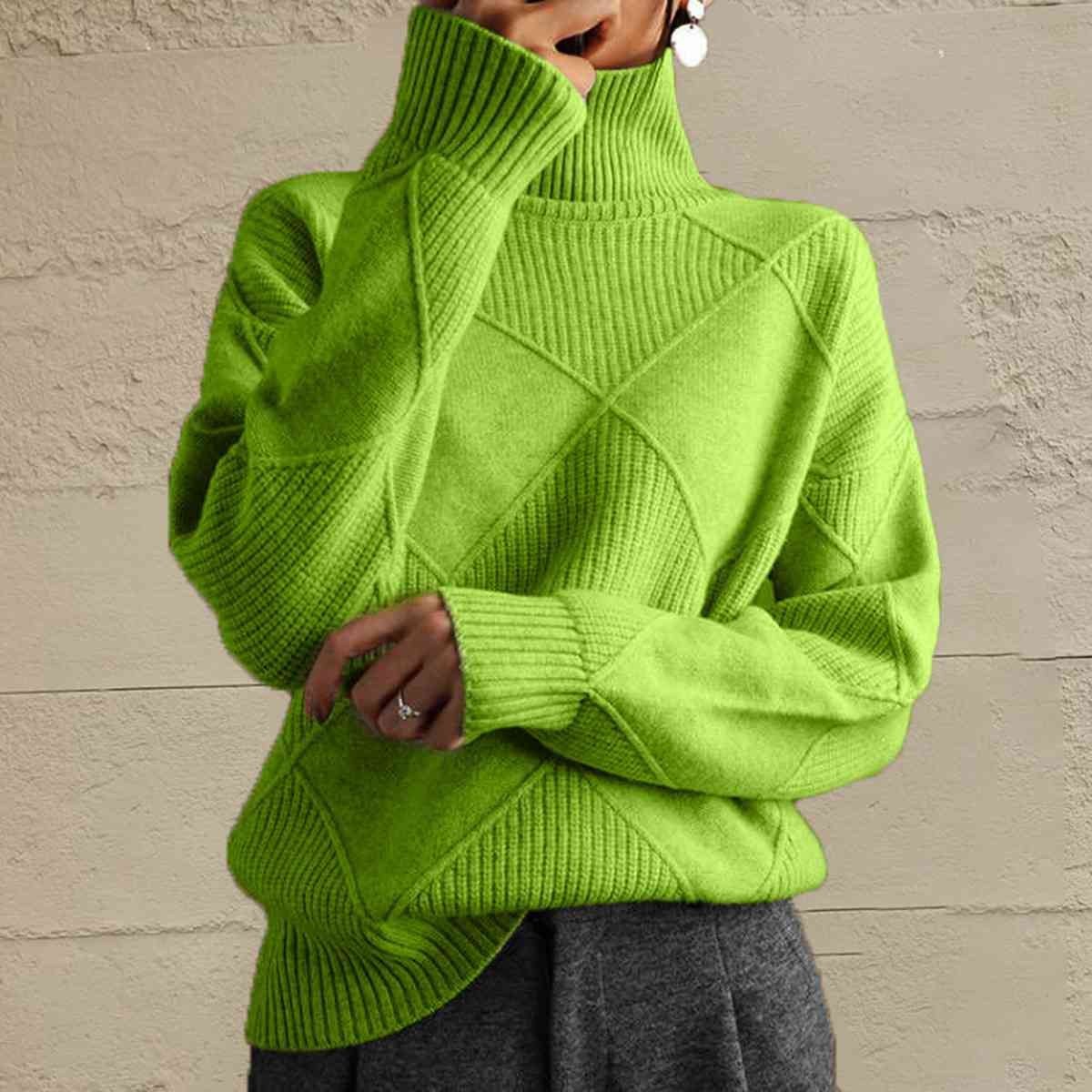 TS | Chic turtle-neck sweater in geometric knit