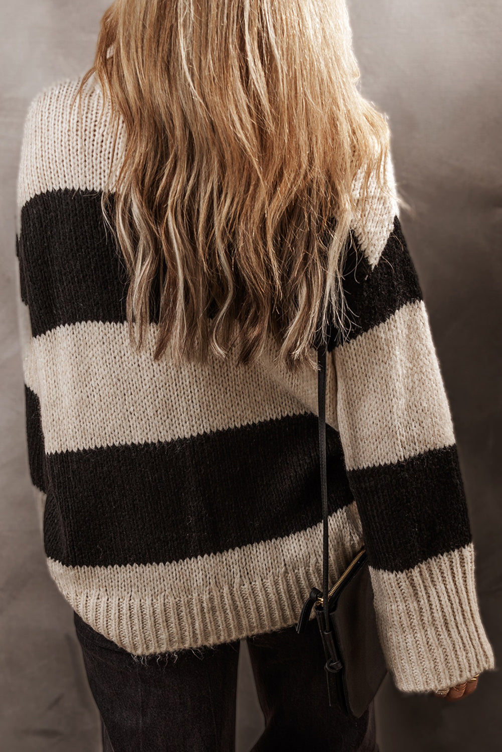 TS | Modern and fashionable winter sweater