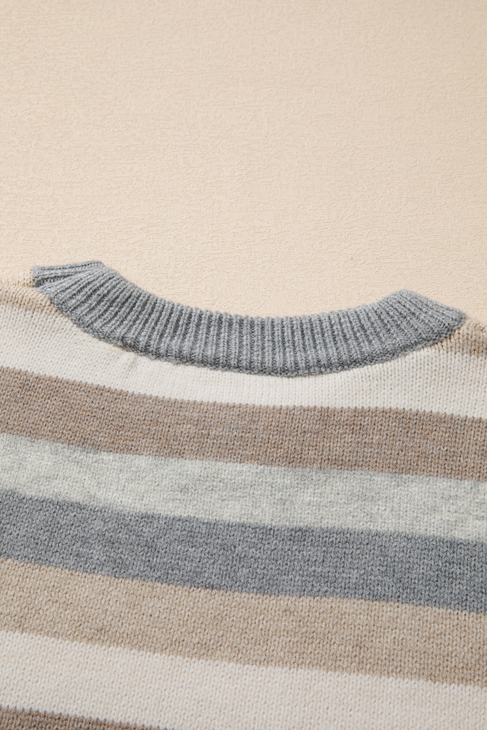 TS | Classic and fashionable winter sweater