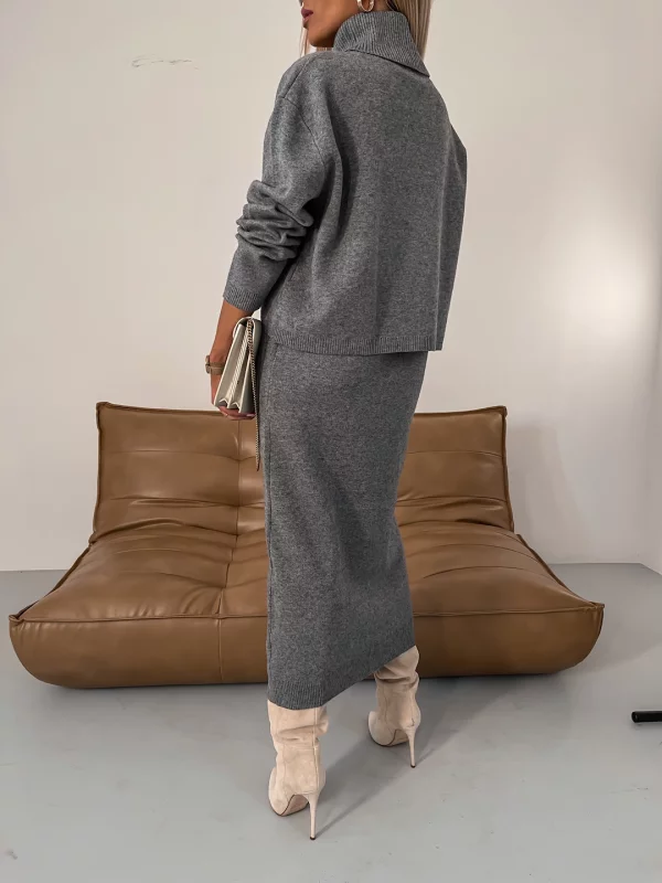 LM | Classic and elegant winter blouse