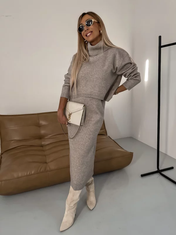 LM | Classic and elegant winter blouse