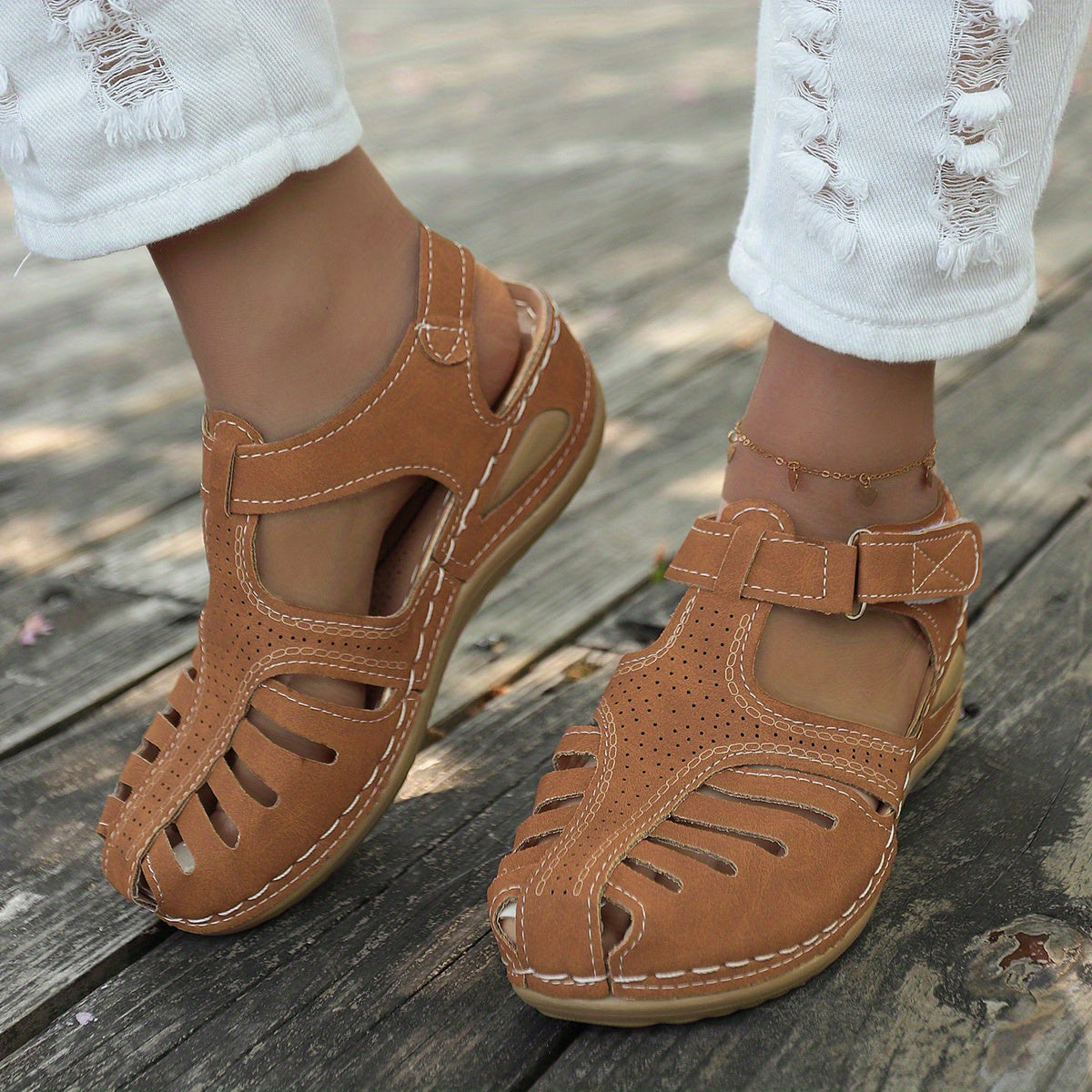 TS | Classic and elegant sandals