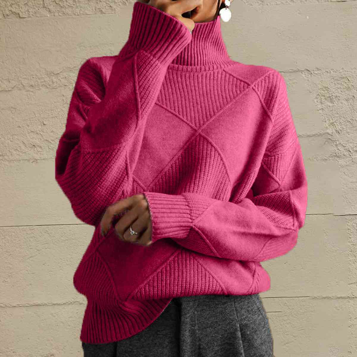 TS | Chic turtle-neck sweater in geometric knit
