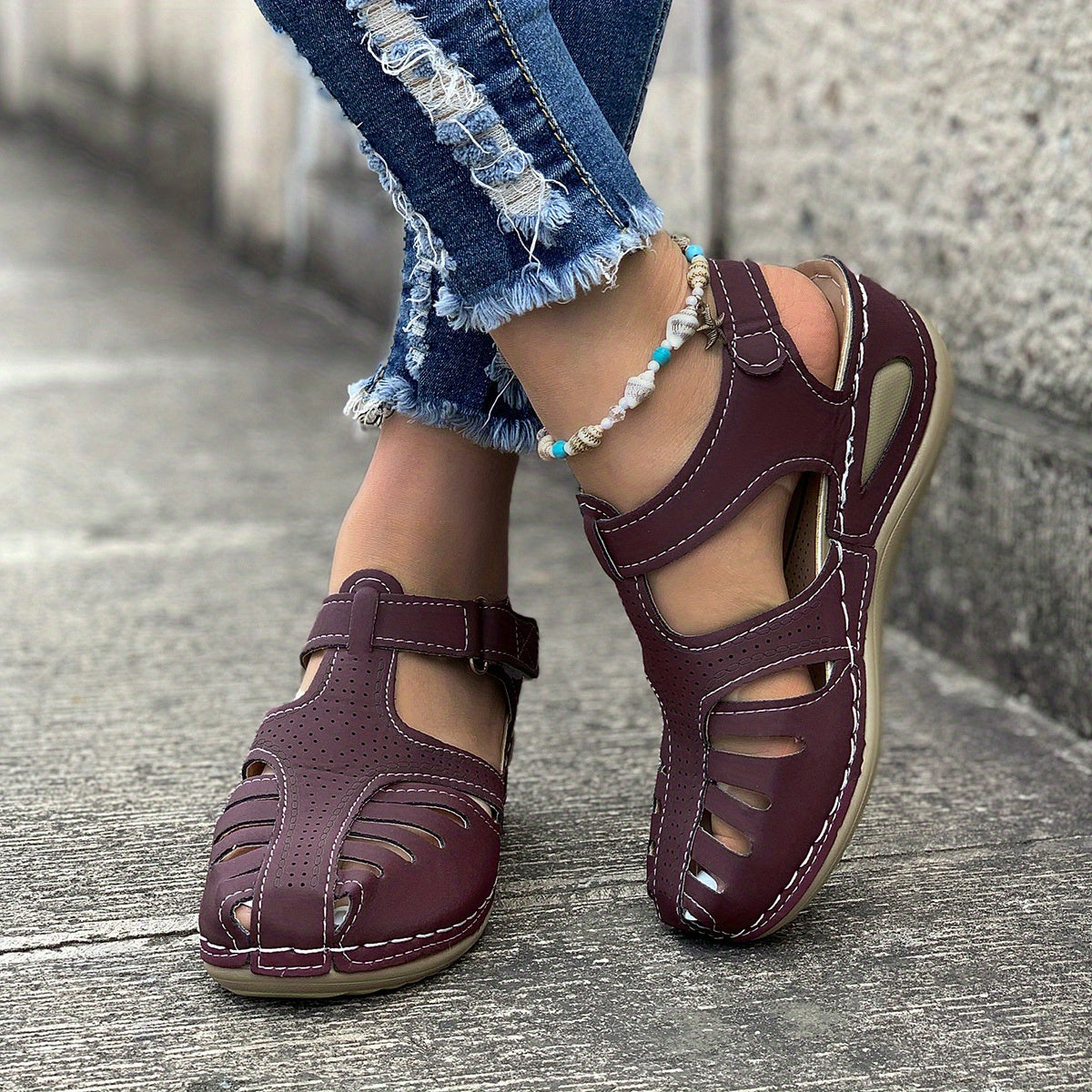 TS | Classic and elegant sandals
