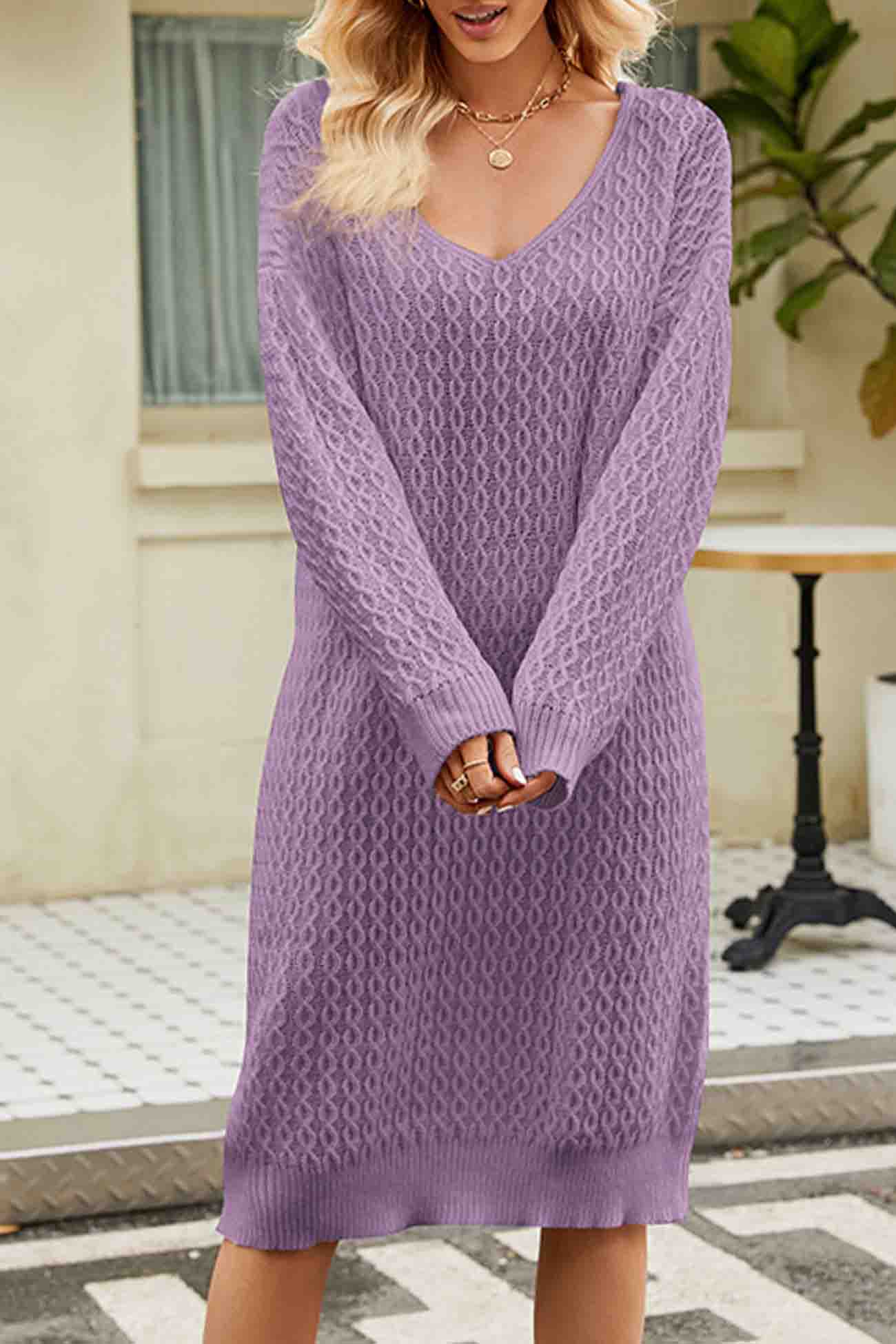 LM | An elegant sweater dress with a spectacular V-neckline for chic outfits