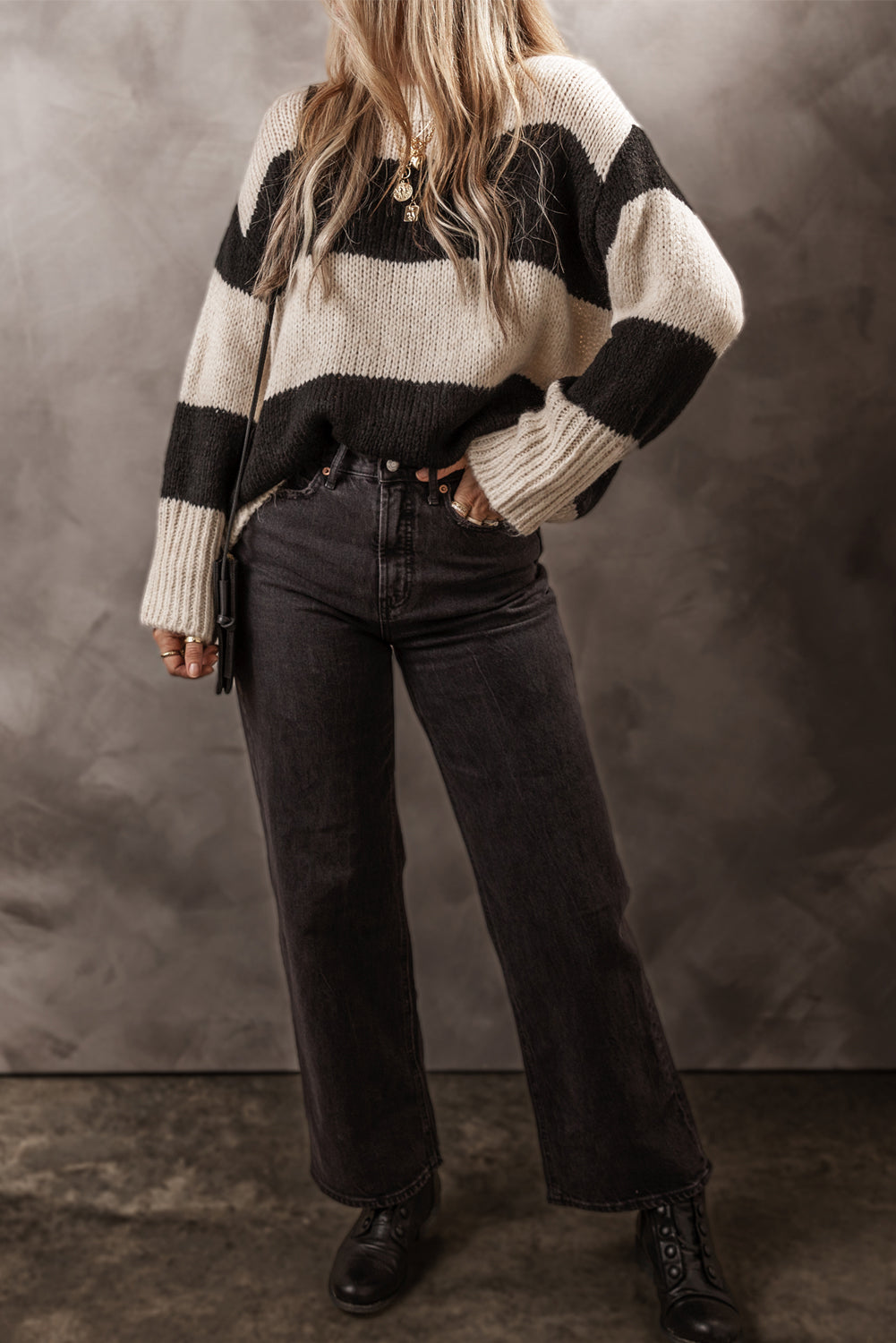 TS | Modern and fashionable winter sweater