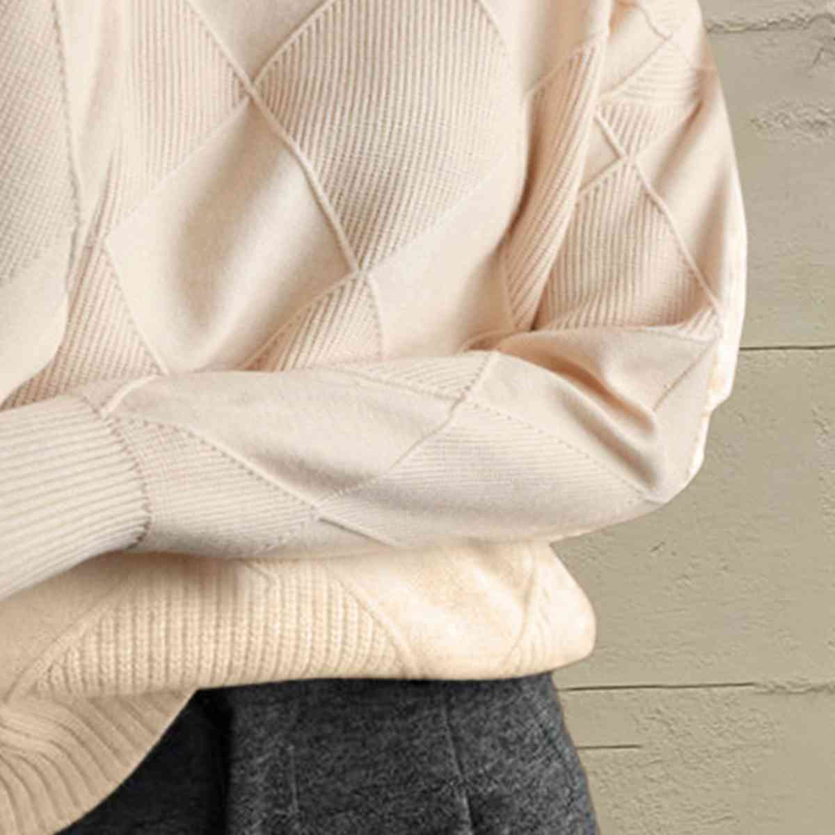 TS | Chic turtle-neck sweater in geometric knit
