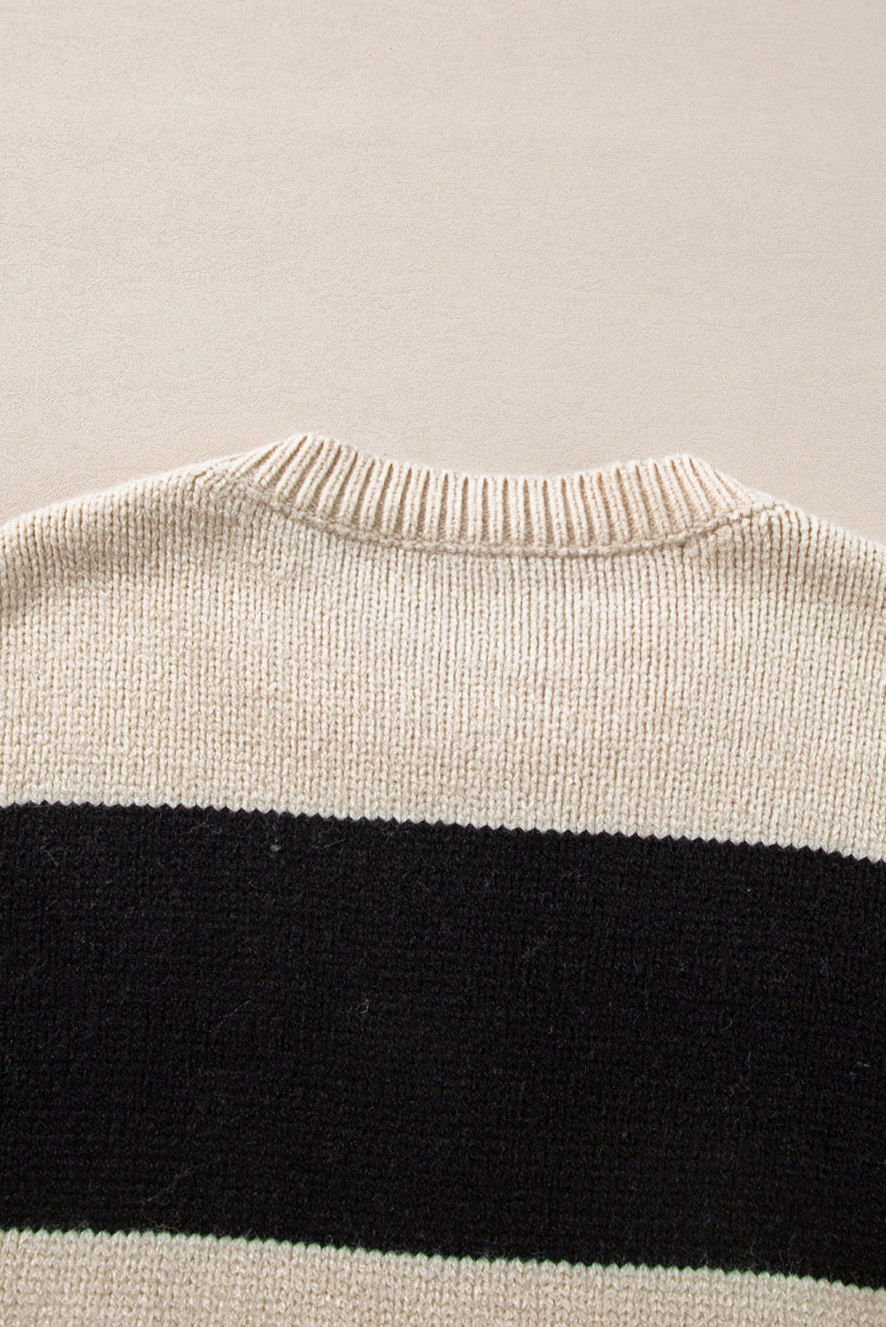 TS | Modern and fashionable winter sweater