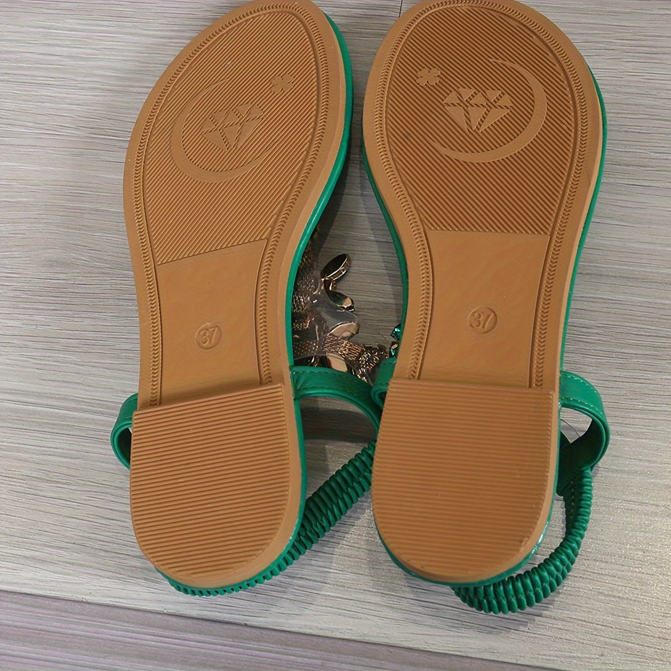 TS | Casual and comfortable sandals