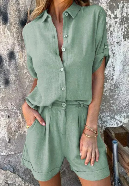 LD | Lichte zomerset met shirt met korte mouwen en bijpassende korte broek met knopen
