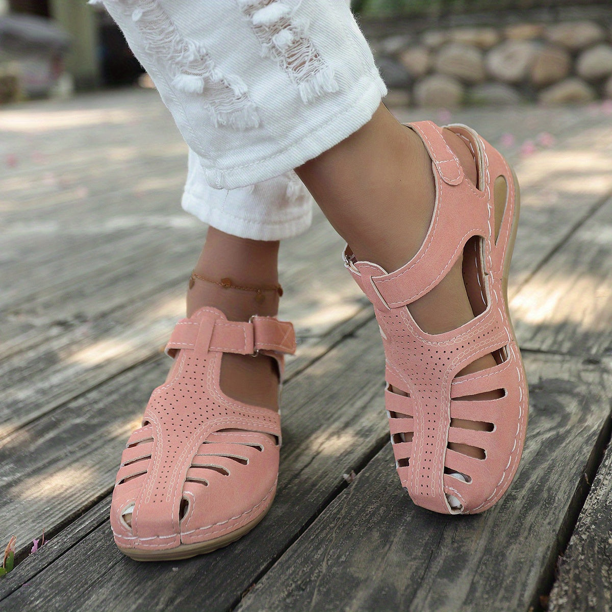TS | Classic and elegant sandals