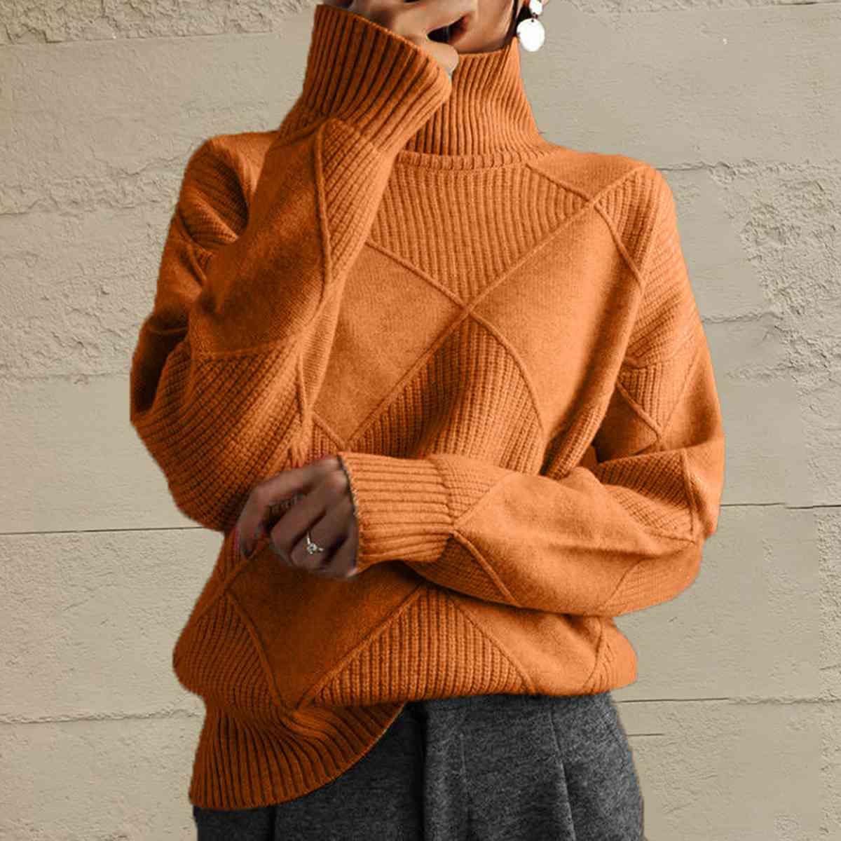 TS | Chic turtle-neck sweater in geometric knit