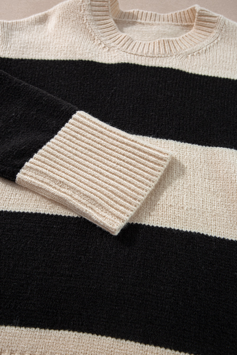 TS | Modern and fashionable winter sweater