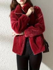 LM | Uncomplicated and chic winter coat