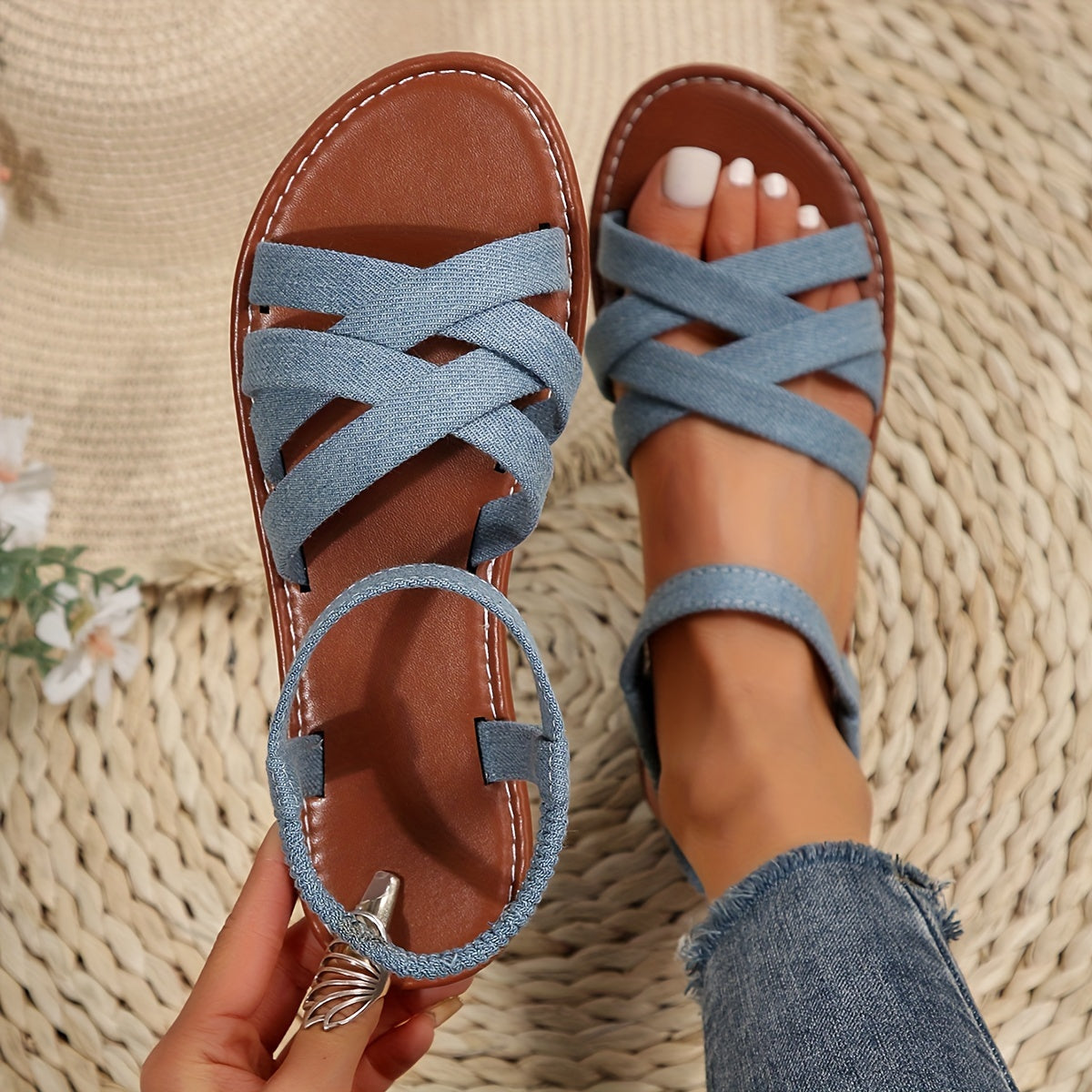 TS | Fashionable and effortless sandals