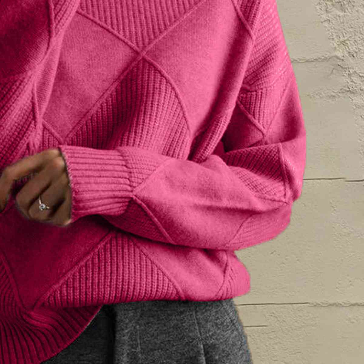 TS | Chic turtle-neck sweater in geometric knit