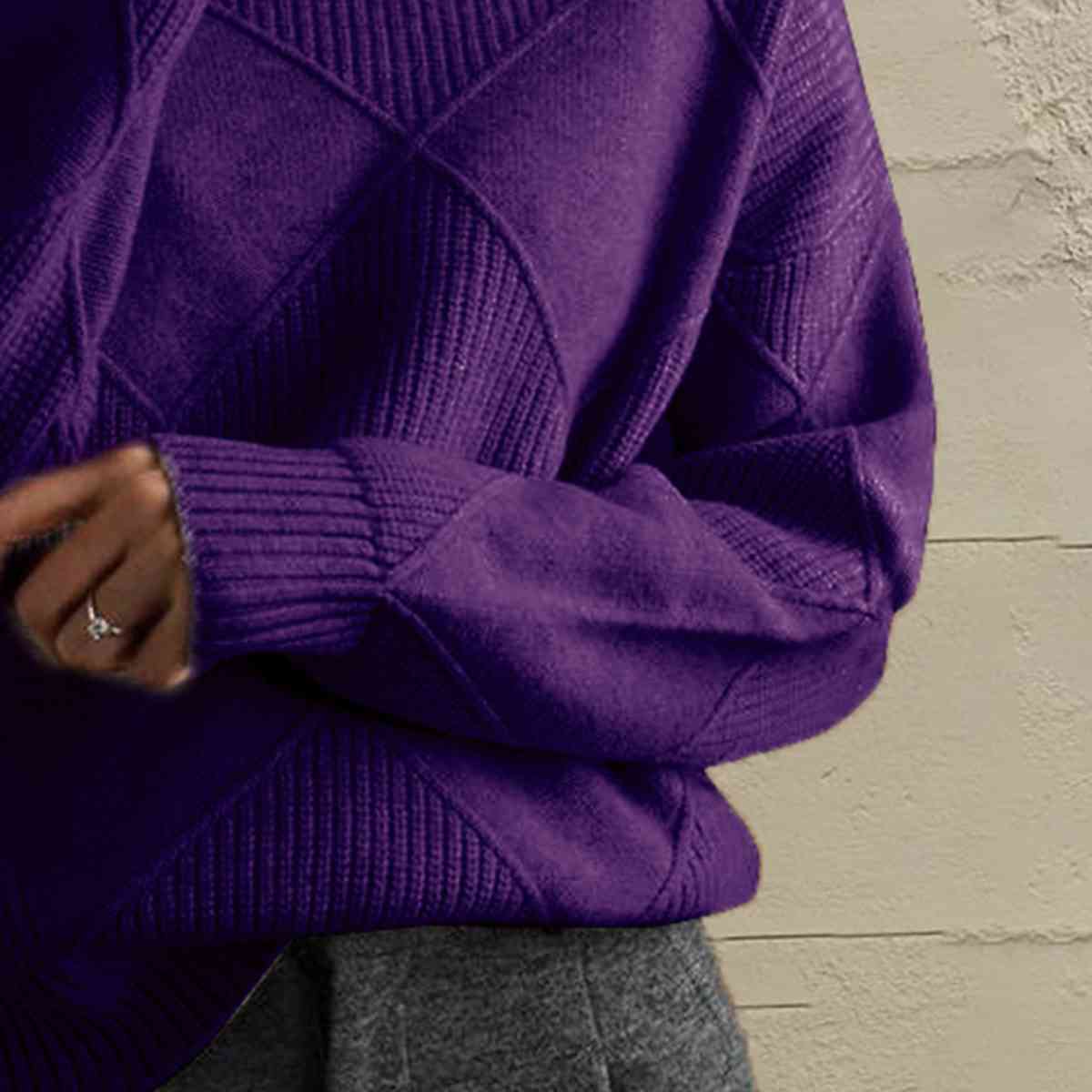 TS | Chic turtle-neck sweater in geometric knit