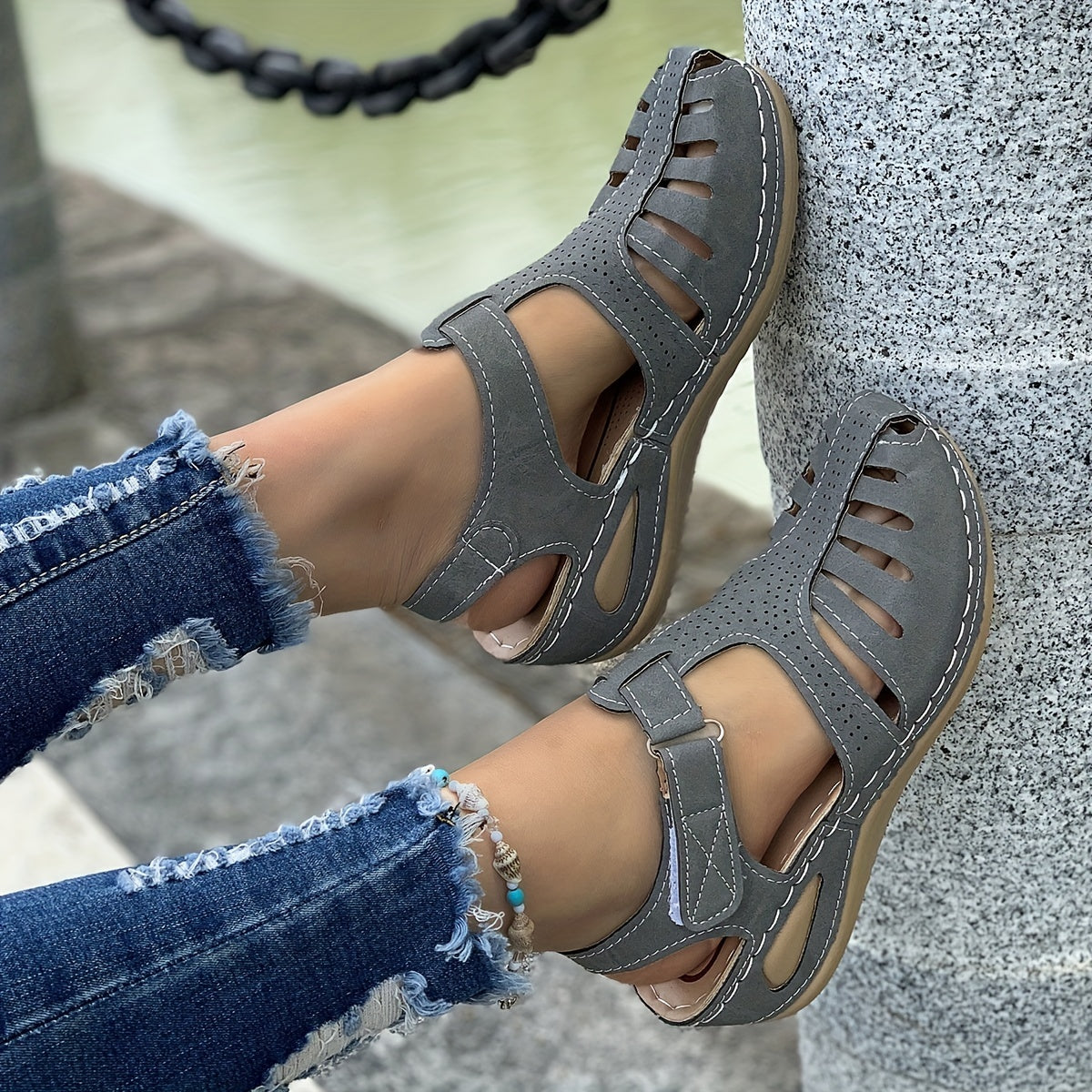 TS | Classic and elegant sandals