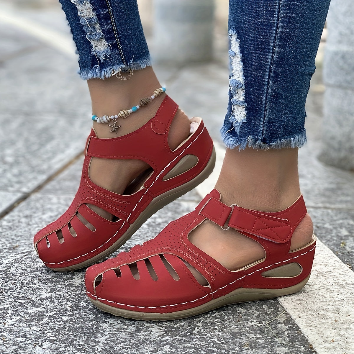 TS | Classic and elegant sandals