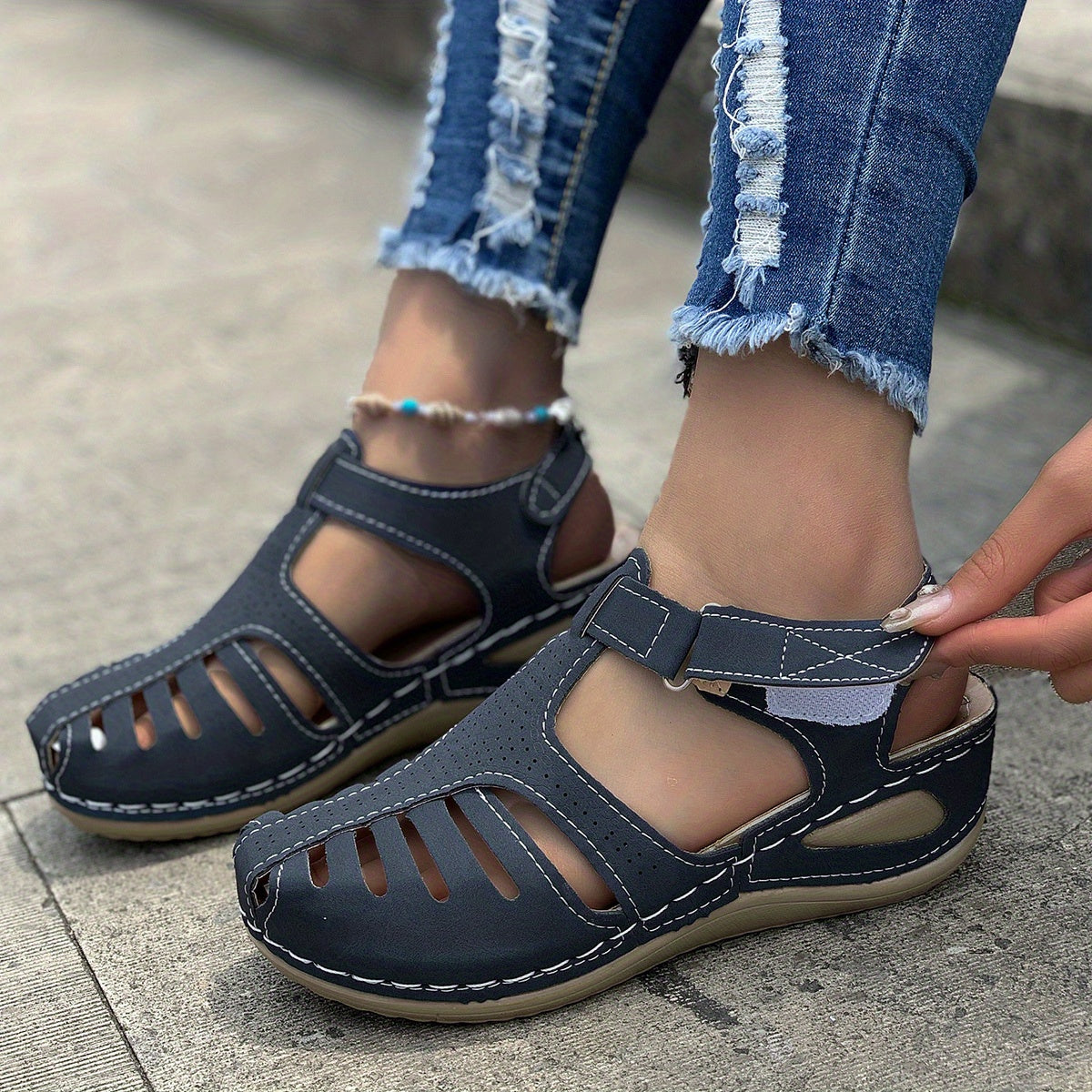 TS | Classic and elegant sandals