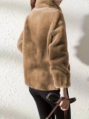 LM | Uncomplicated and chic winter coat
