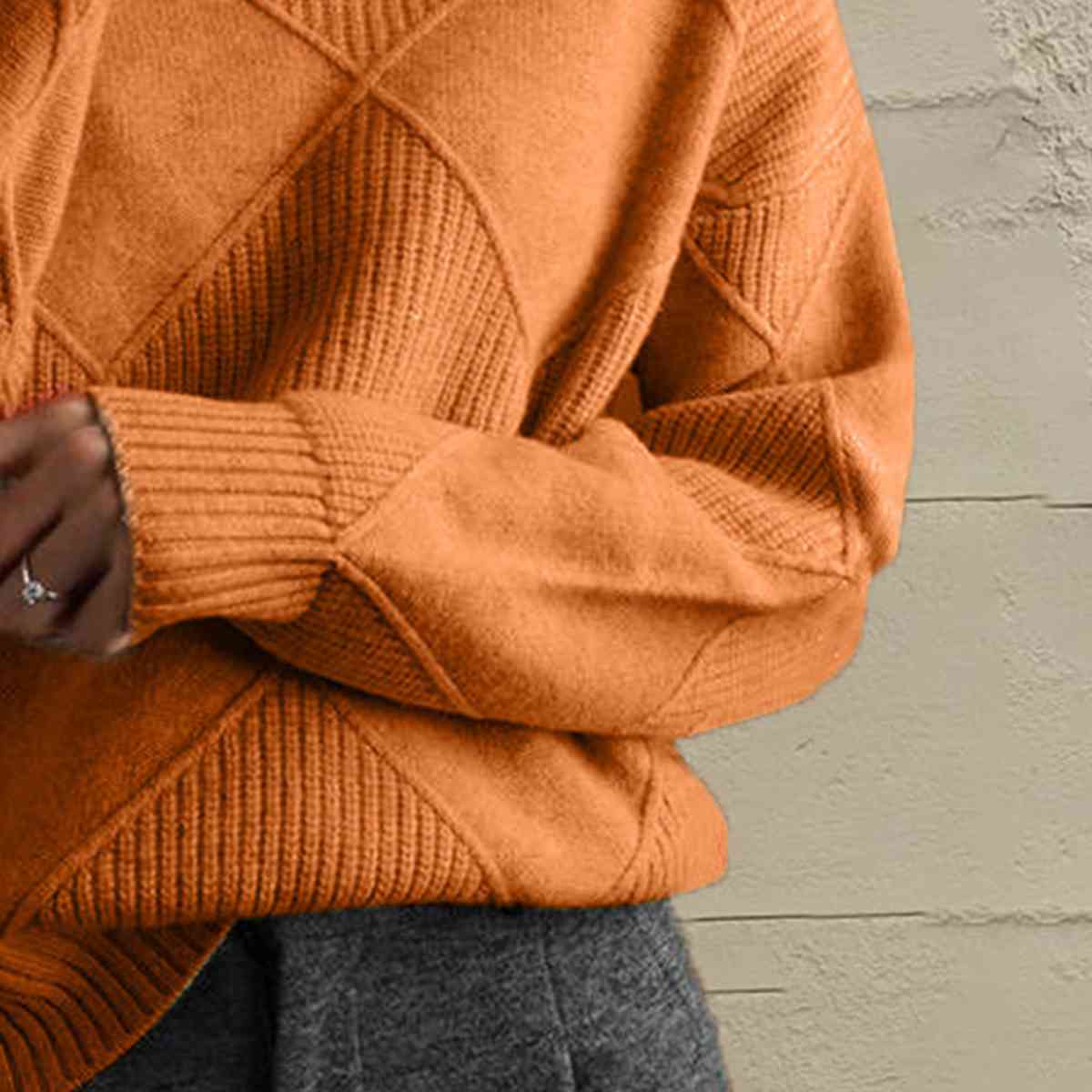 TS | Chic turtle-neck sweater in geometric knit