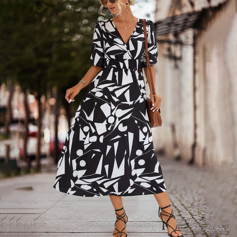 LM | Casual midi dress with V-neckline