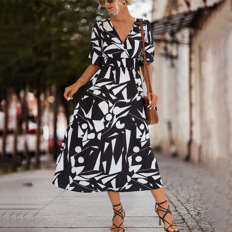 LM | Casual midi dress with V-neckline
