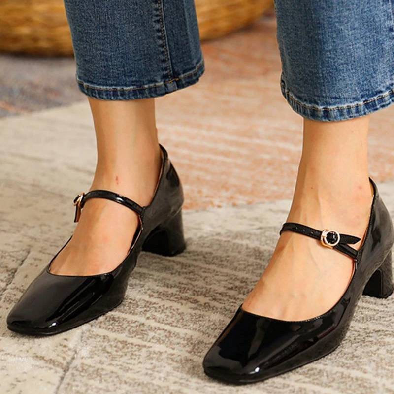 TS | Shoes with shiny block heel