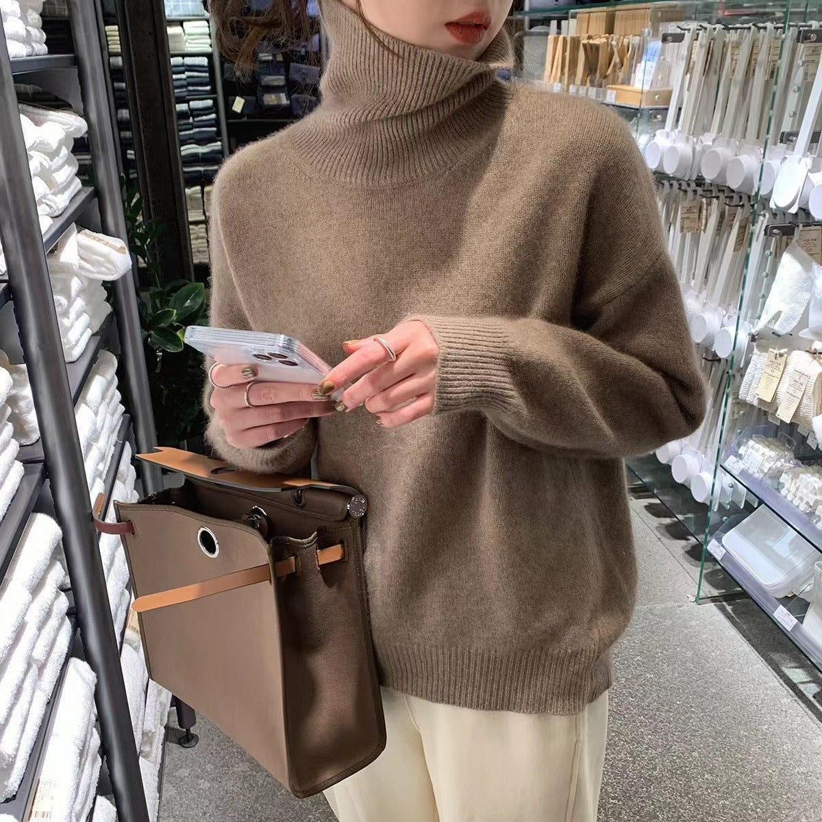 LD | Cosy oversized turtle-neck