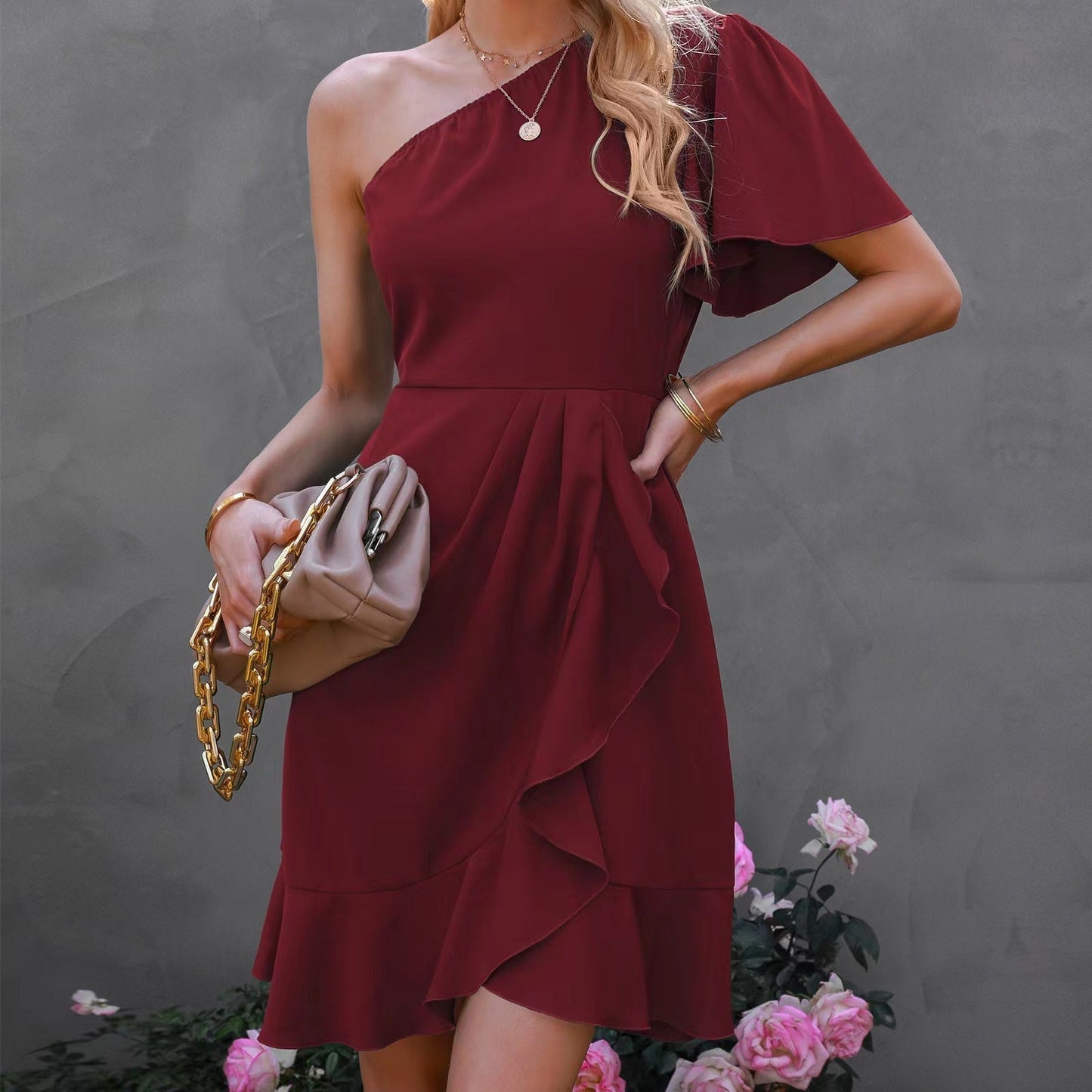 LM | Elegant mini dress with one shoulder section