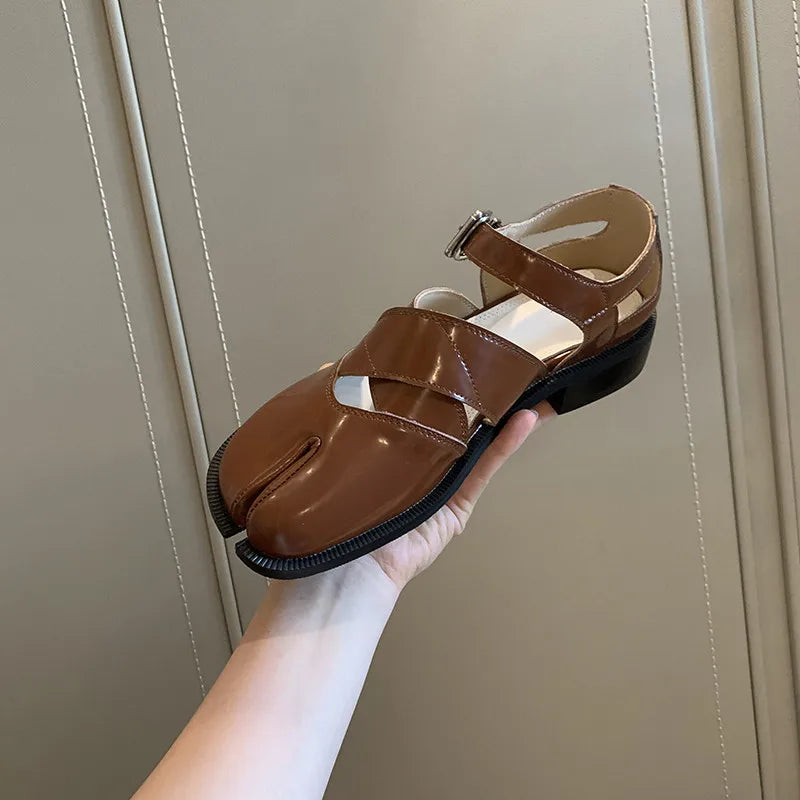 LD | Leren sandalen met gespleten teen