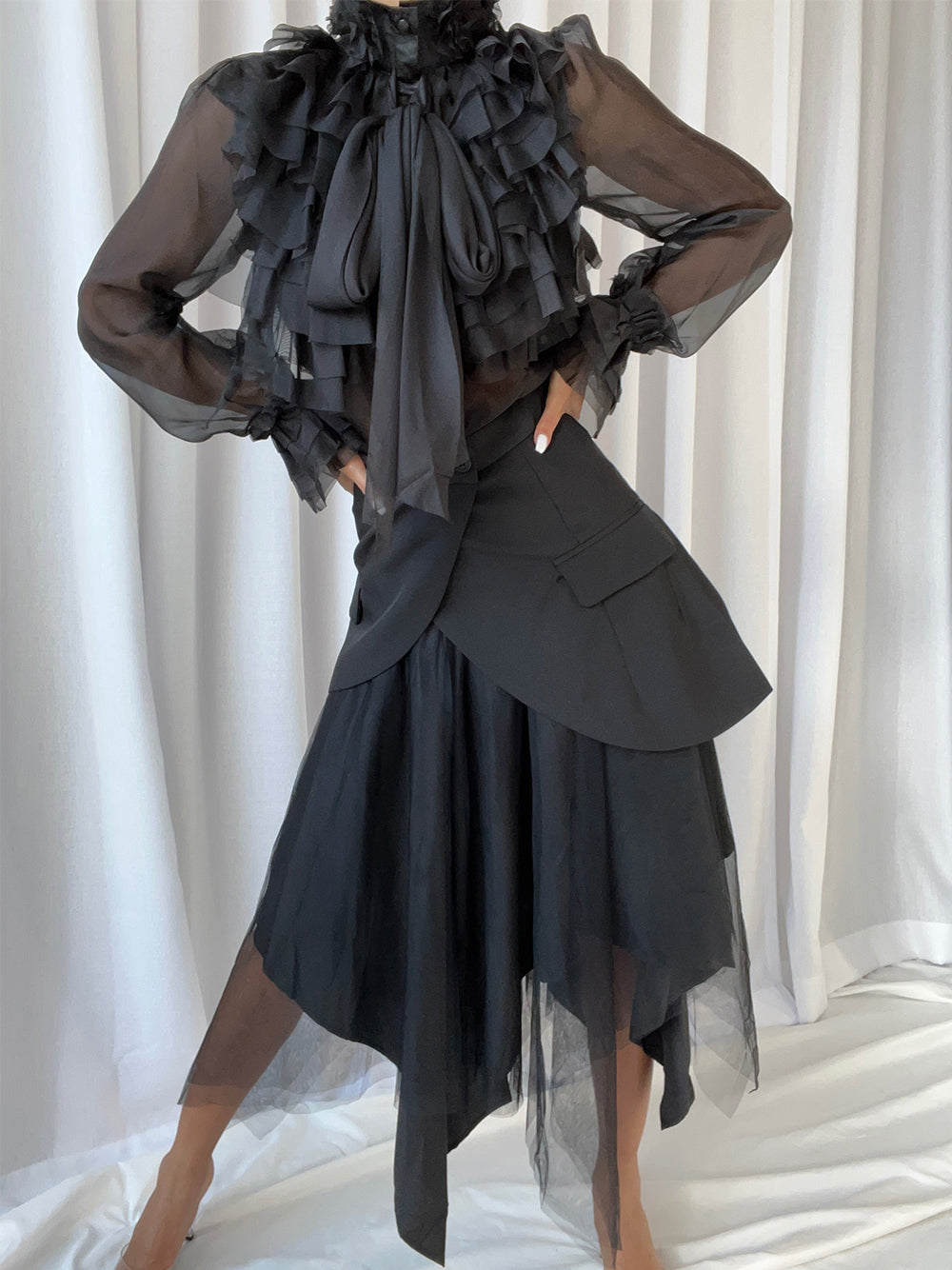 LM | Modern and fashionable general blouse