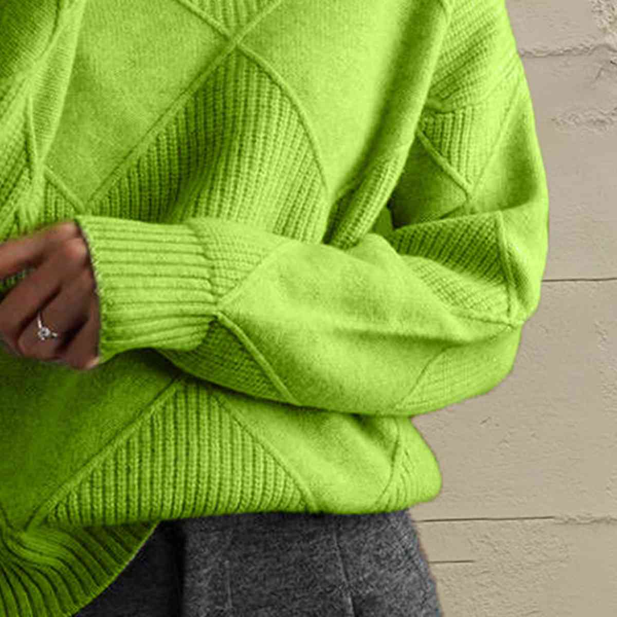 TS | Chic turtle-neck sweater in geometric knit