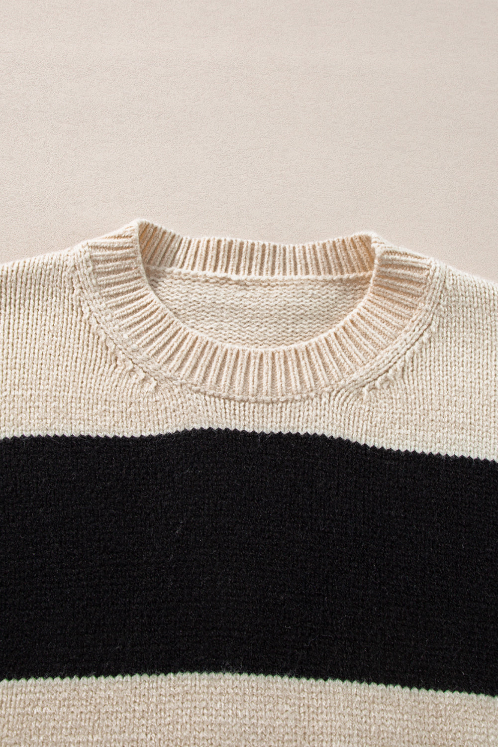TS | Modern and fashionable winter sweater