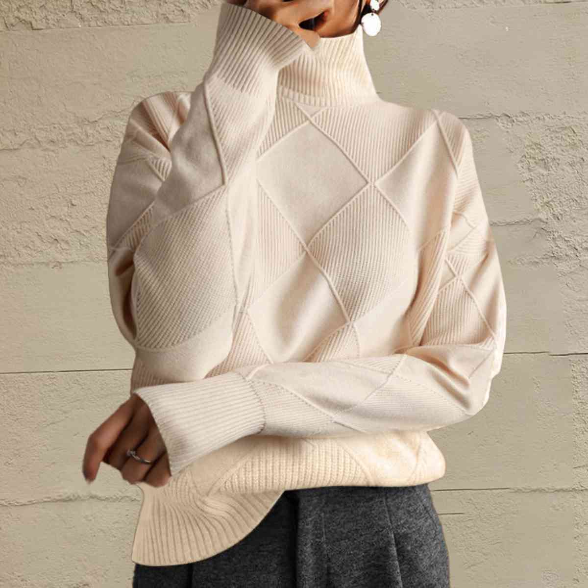 TS | Chic turtle-neck sweater in geometric knit