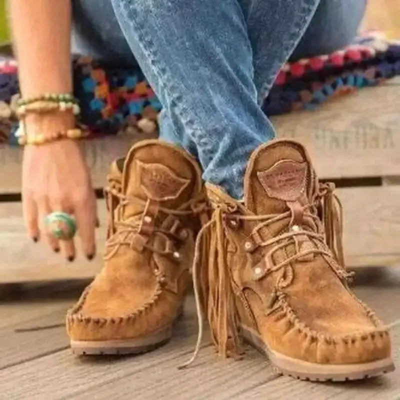 LM | Lace-up ankle boots with round toe
