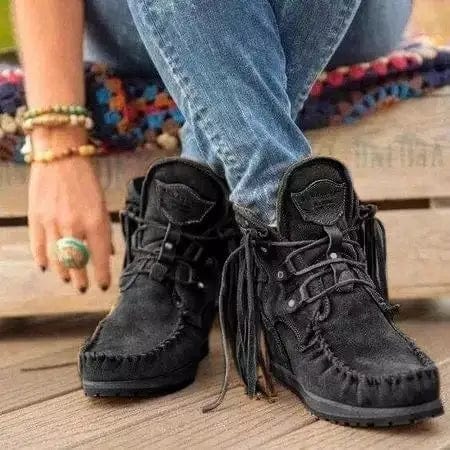 LM | Lace-up ankle boots with round toe