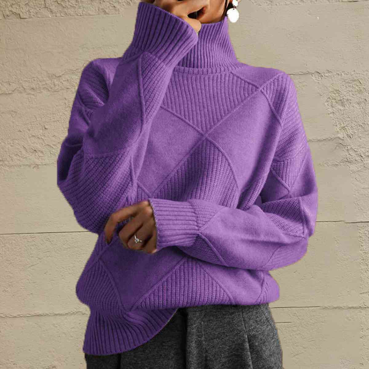 TS | Chic turtle-neck sweater in geometric knit