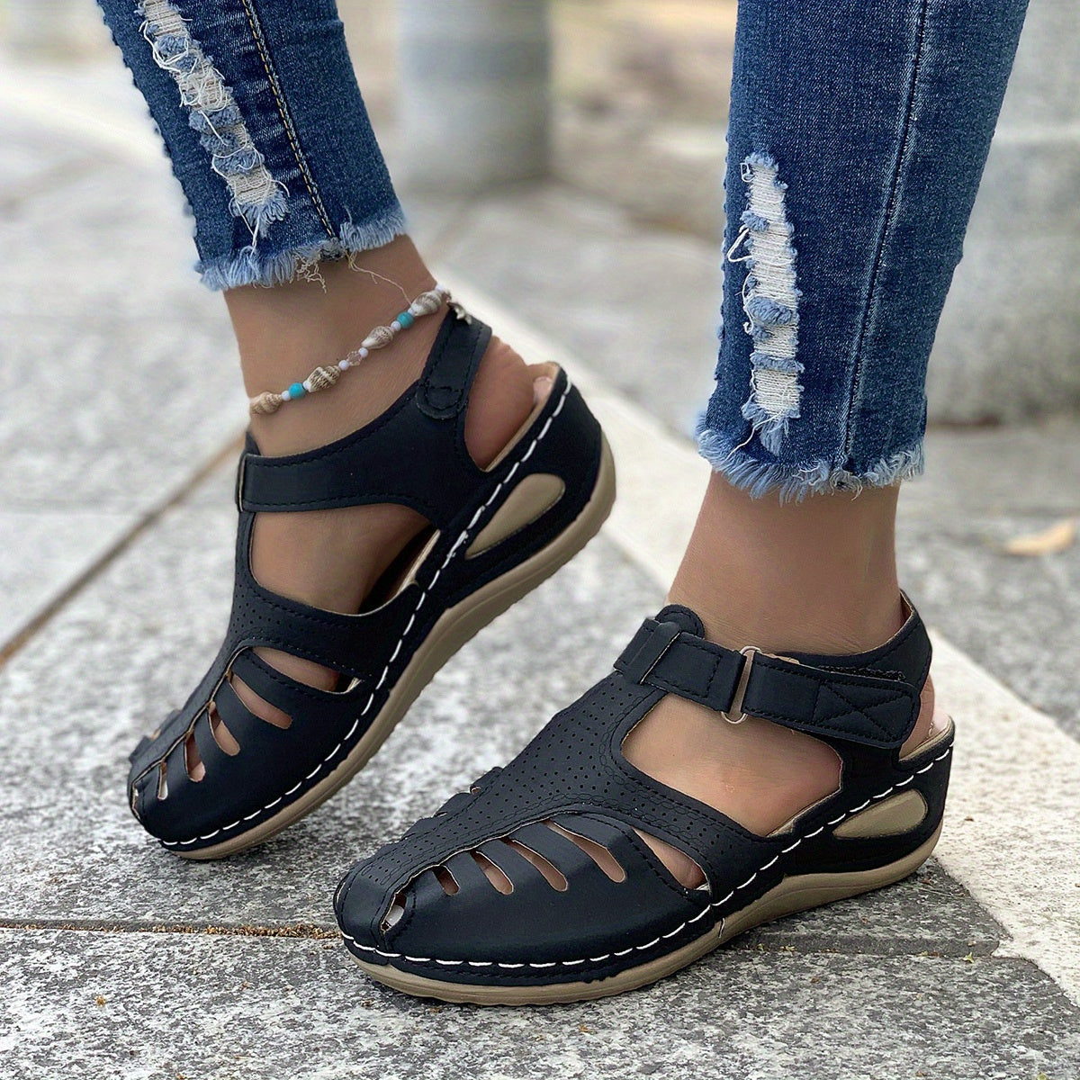 TS | Classic and elegant sandals