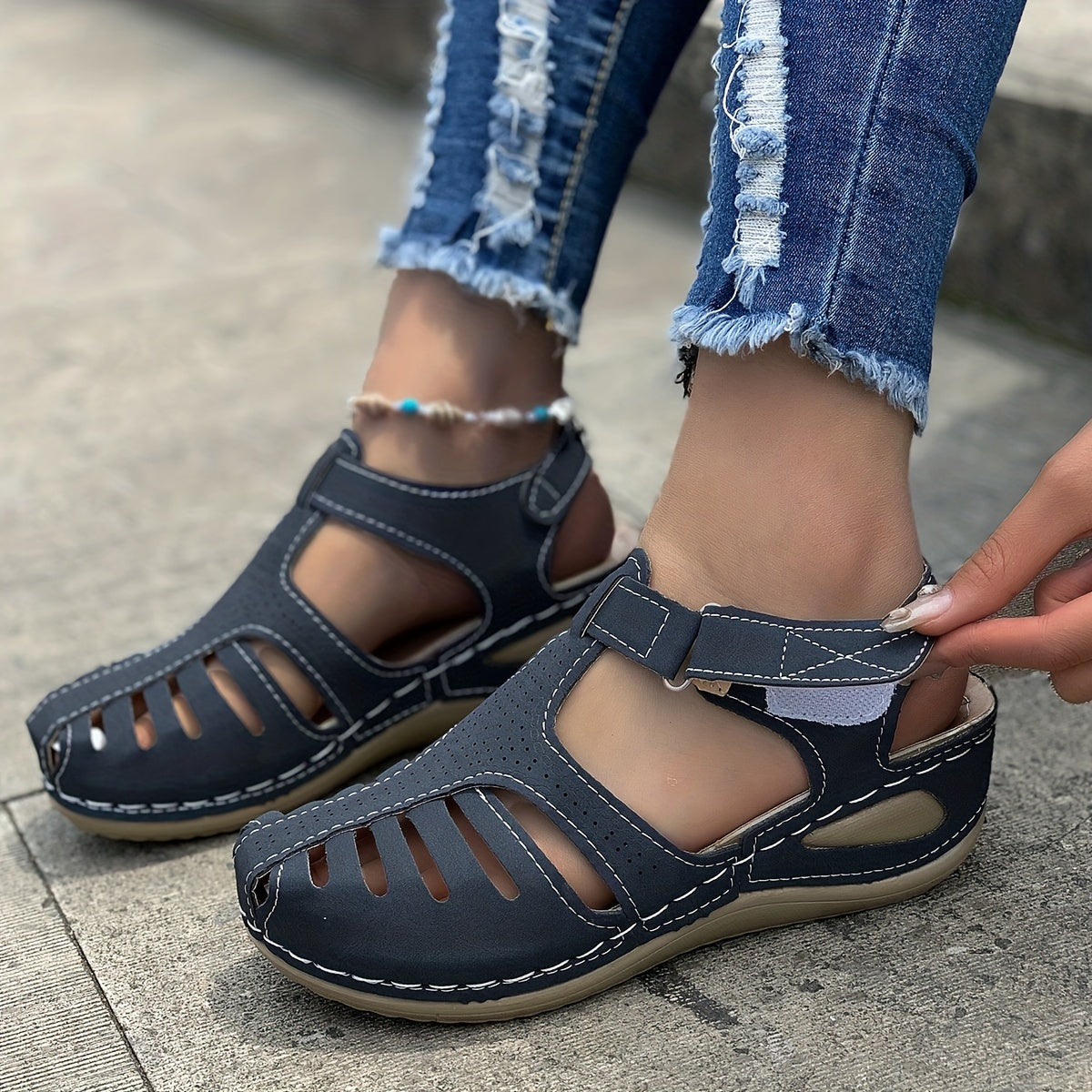 TS | Classic and elegant sandals