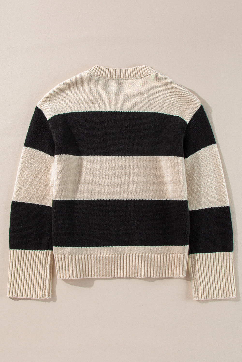 TS | Modern and fashionable winter sweater