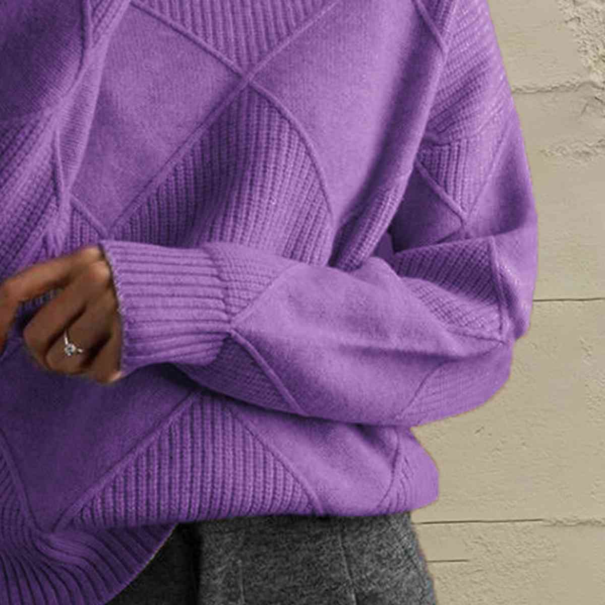TS | Chic turtle-neck sweater in geometric knit