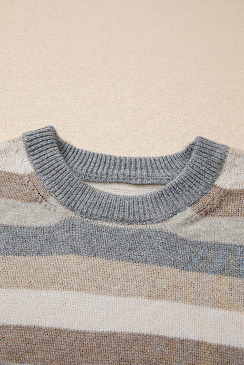 TS | Classic and fashionable winter sweater