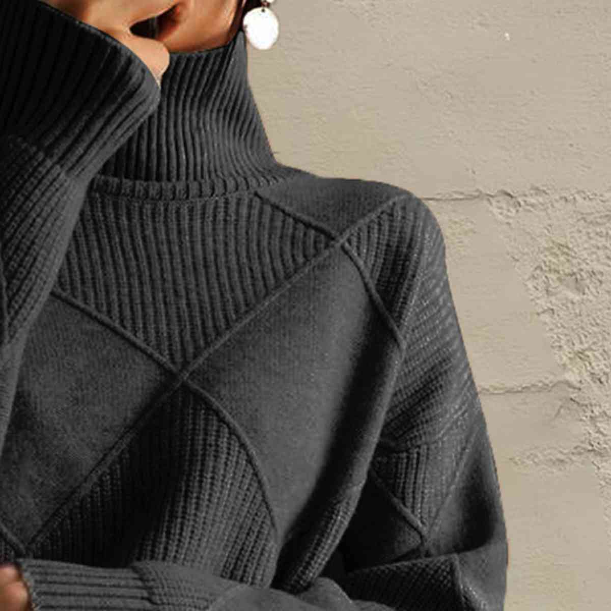 TS | Chic turtle-neck sweater in geometric knit