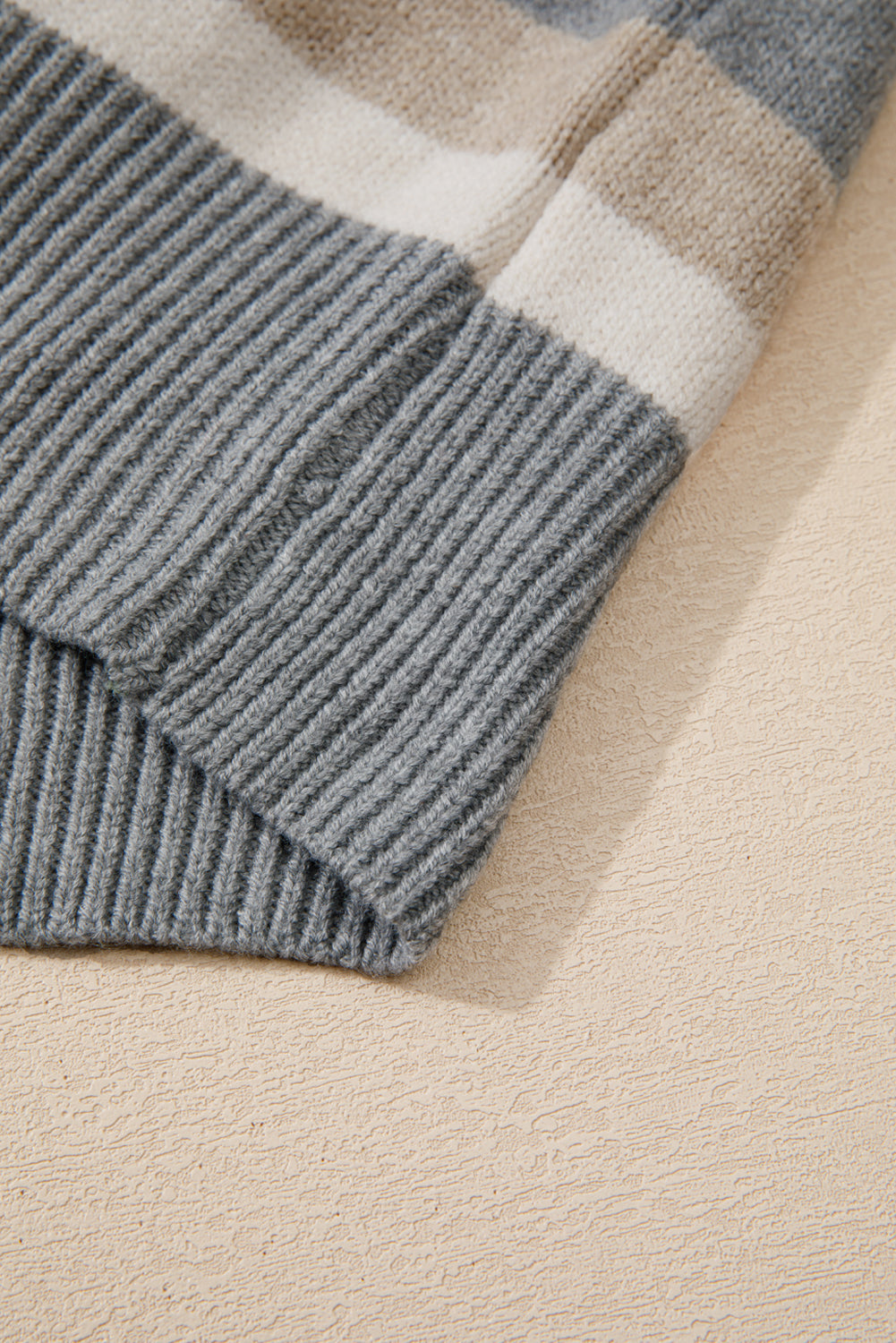 TS | Classic and fashionable winter sweater