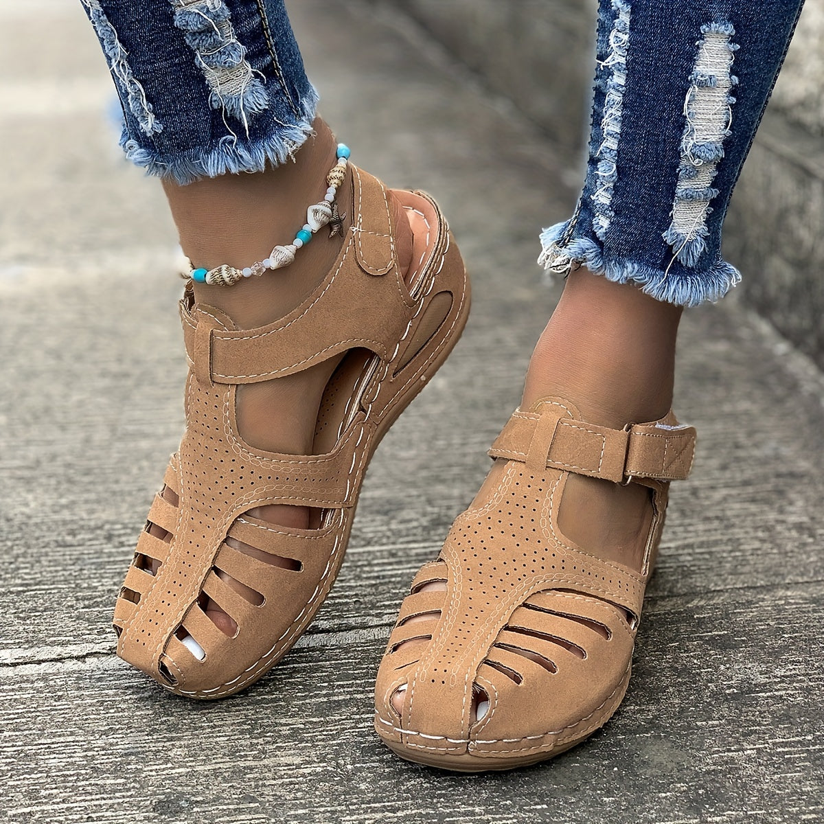 TS | Classic and elegant sandals